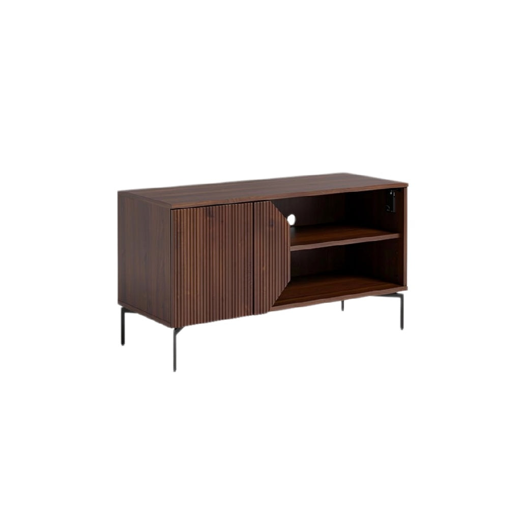 Moderne houten kast met ribbeldeuren en metalen poten